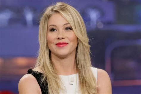 alisa applegate|Christina Applegate’s 2 siblings: Meet Alisa。